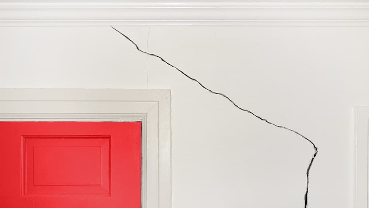 Wall crack defect photo evidence